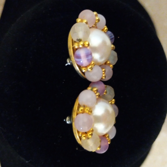 Pink Pearl Beaded Gold Trim Stud Earrings - Picture 3 of 4